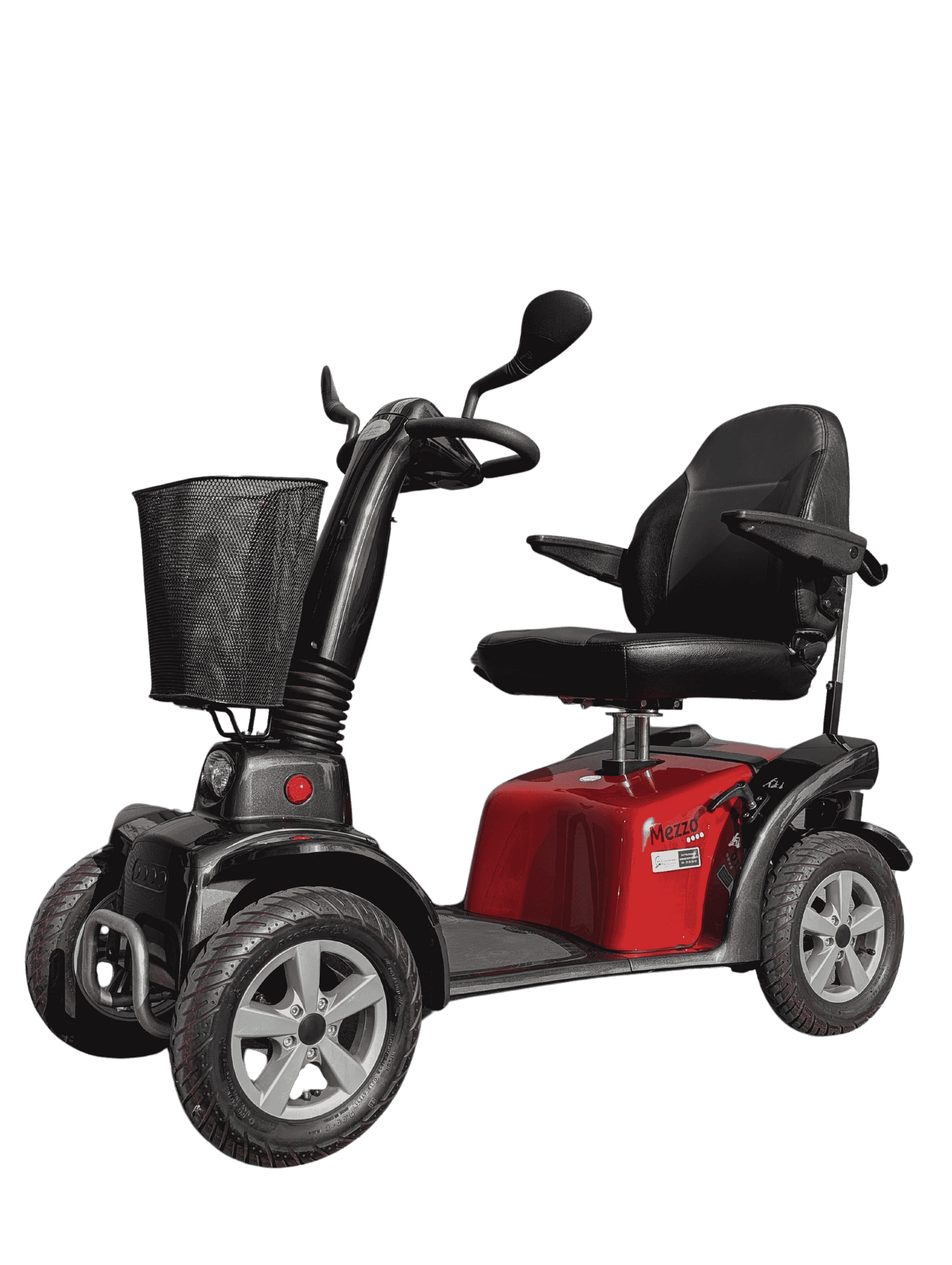 Een mezzo 4 rosso scootmobiel met een rode kleur wordt weergegeven. Een grote comfortabele stoel en grote wielen vallen op. Ook een mand voorop.