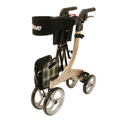 Deze foto van de Drive nitro rollator laat de rollator in opgevouwen staat zien. Ook deze heeft een champagne kleur.